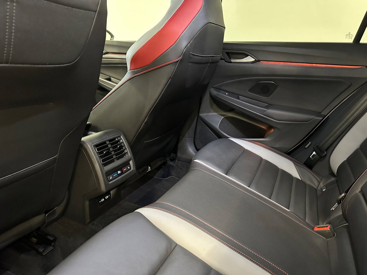 Volkswagen Golf 2.0 TSI GTI DSG (9)