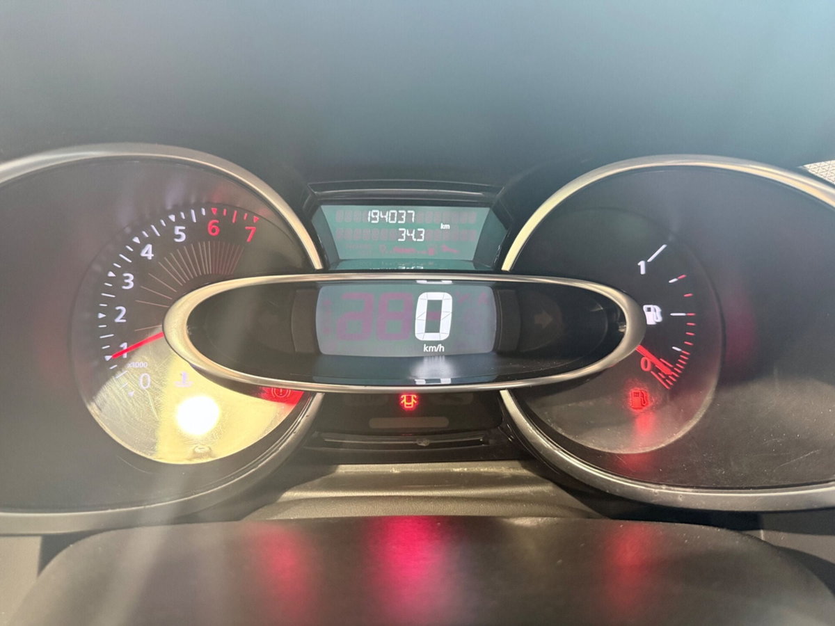 Renault Clio TCe 12V 90 CV GPL 5 porte Moschino Life (13)