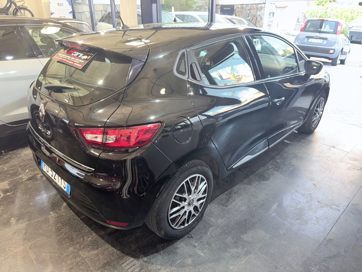 Renault Clio TCe 12V 90 CV GPL 5 porte Moschino Life (4)