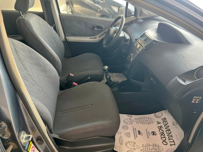 Toyota Yaris 1.3 5 porte (15)