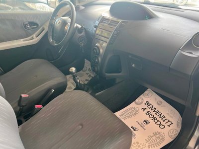 Toyota Yaris 1.3 5 porte (16)