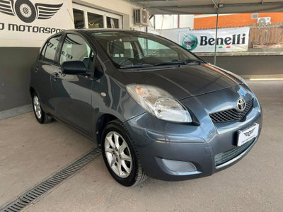 Toyota Yaris 1.3 5 porte (2)