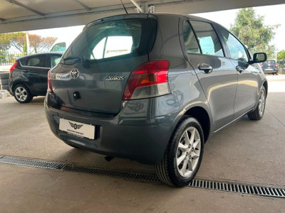 Toyota Yaris 1.3 5 porte (3)