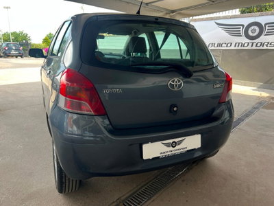 Toyota Yaris 1.3 5 porte (4)