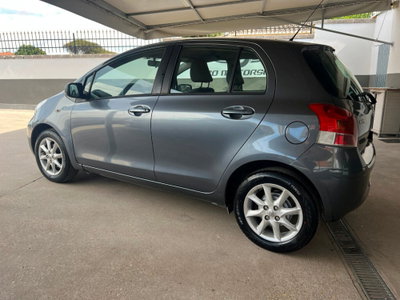 Toyota Yaris 1.3 5 porte (5)
