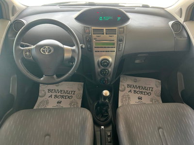 Toyota Yaris 1.3 5 porte (7)
