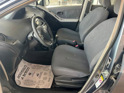 Toyota Yaris 1.3 5 porte (8)