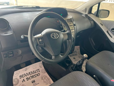 Toyota Yaris 1.3 5 porte (9)