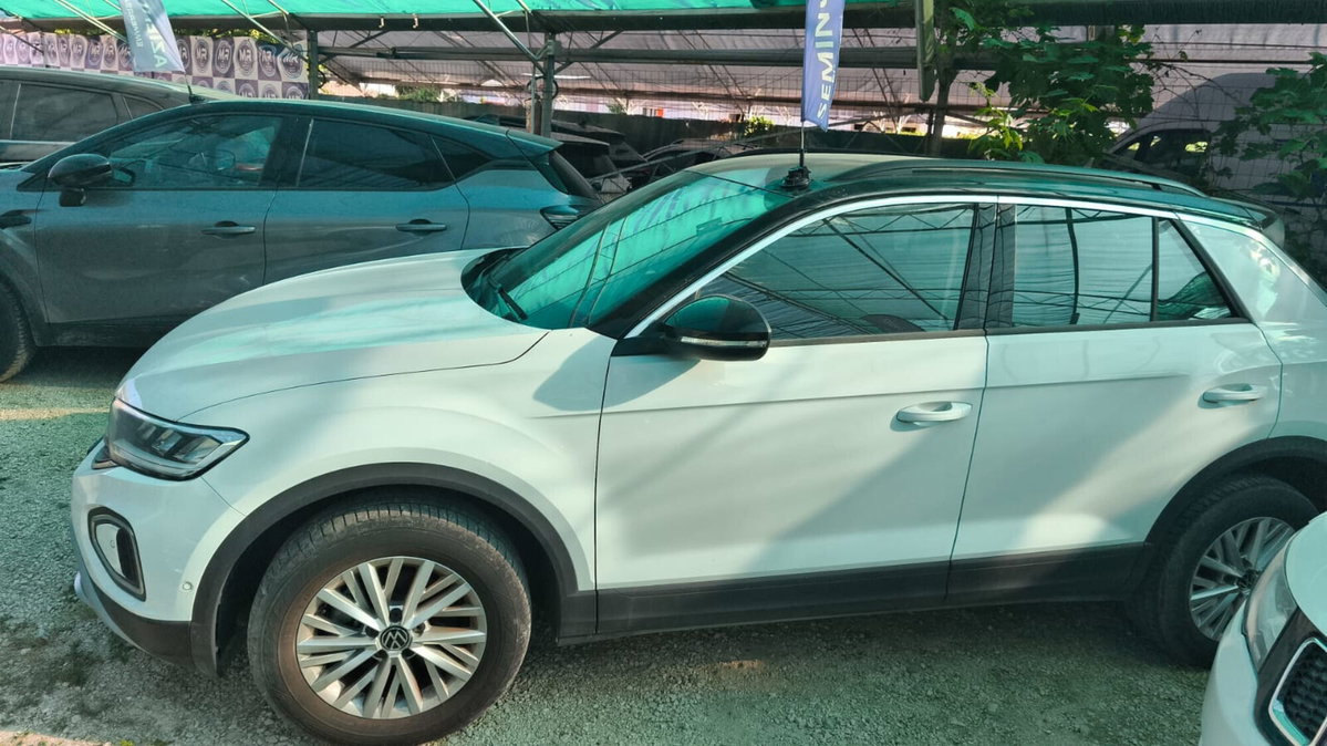 Volkswagen T-Roc 1.5 tsi R-Line (3)