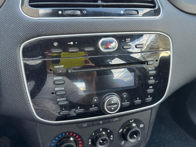 Fiat Punto 1.4 8V 5 porte Natural Power Street (10)