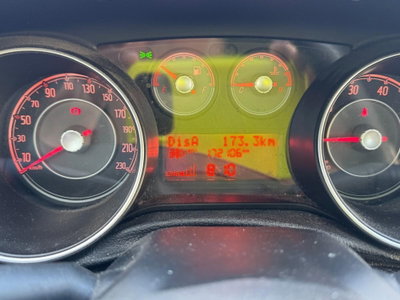 Fiat Punto 1.4 8V 5 porte Natural Power Street (8)