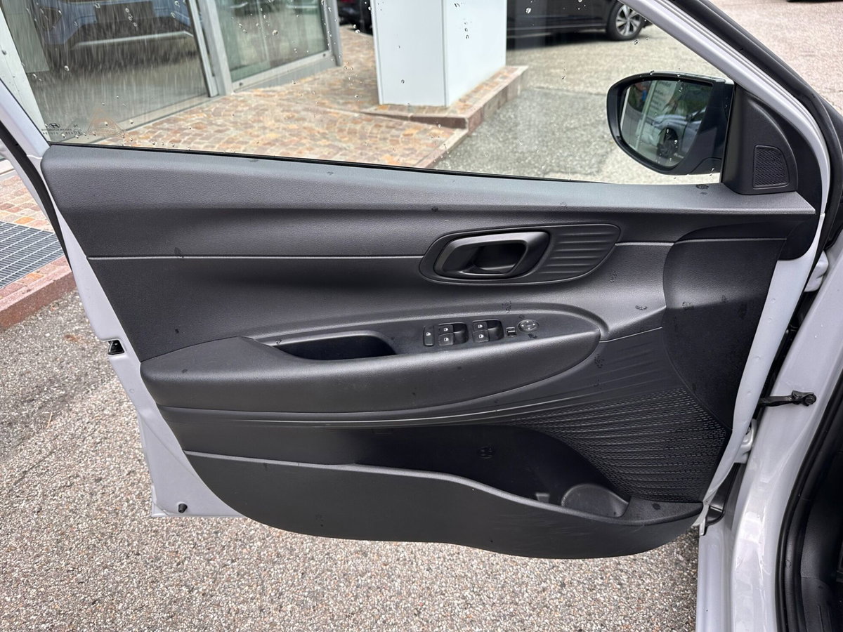 Hyundai i20 1.0 T-GDI 48V iMT TechLine (15)