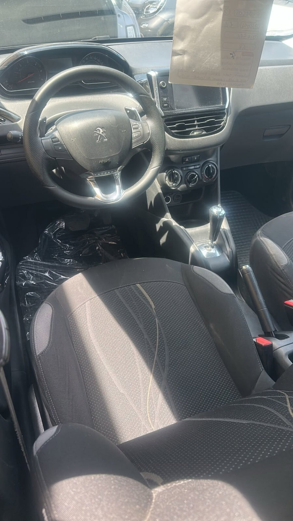 Peugeot 208 HDi 68 CV 5 porte Allure (4)