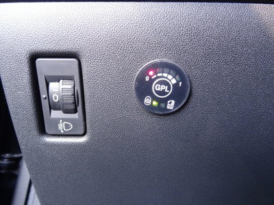Peugeot 208 VTi 95 CV 5p. GPL Allure (18)
