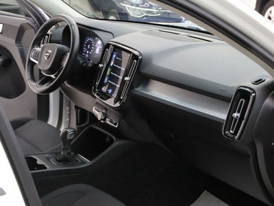 Volvo XC40 T2 Momentum Pro (14)