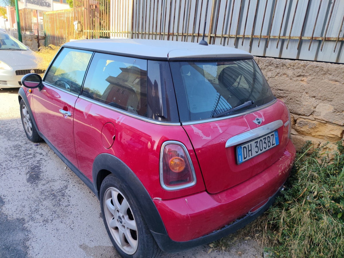 MINI Mini 1.6 16V Cooper (2)