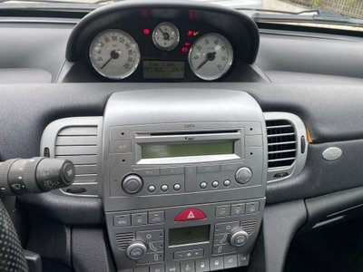 Lancia Ypsilon 1.3 MJT 75 CV Platino (11)