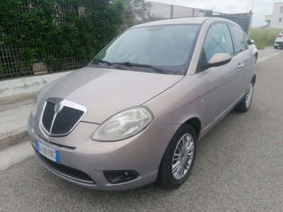 Lancia Ypsilon 1.3 MJT 75 CV Platino (2)