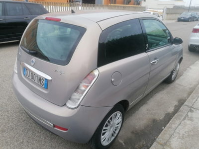 Lancia Ypsilon 1.3 MJT 75 CV Platino (3)