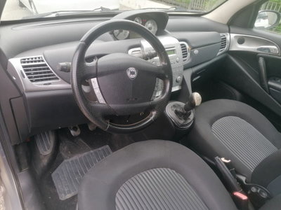 Lancia Ypsilon 1.3 MJT 75 CV Platino (7)