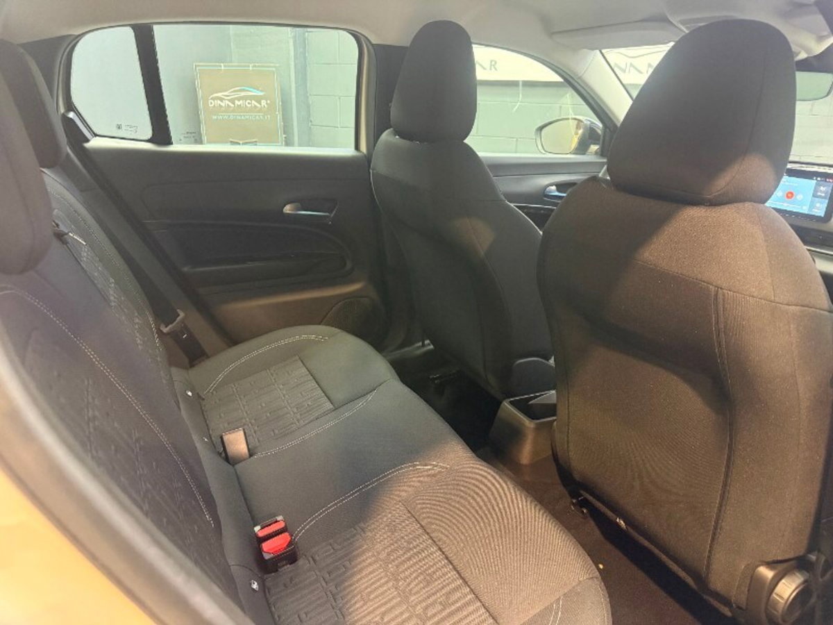 Fiat 600 1.2 hybrid Business 110cv auto (12)