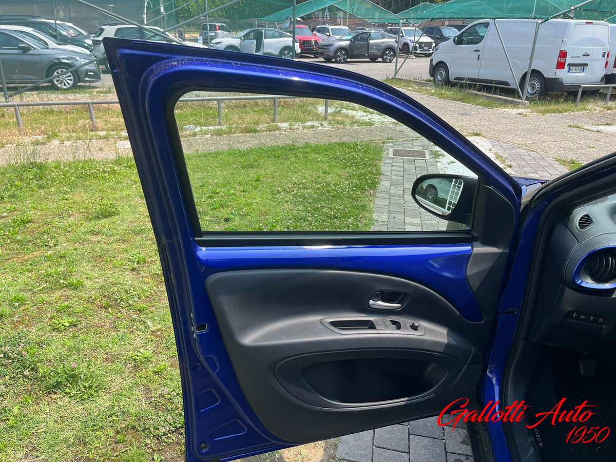 Toyota Aygo X 1.0 Trend 72cv (16)