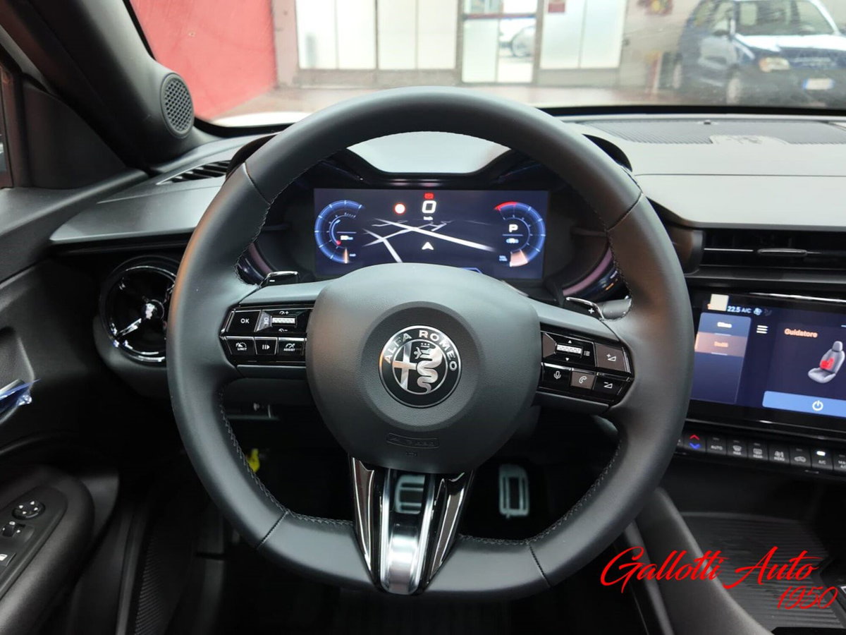 Alfa Romeo Junior 1.2 ibrida Sport Speciale 145cv edct6 (11)