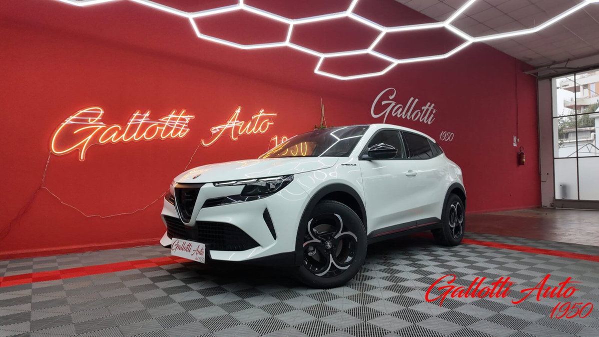 Alfa Romeo Junior 1.2 ibrida Sport Speciale 145cv edct6 (3)