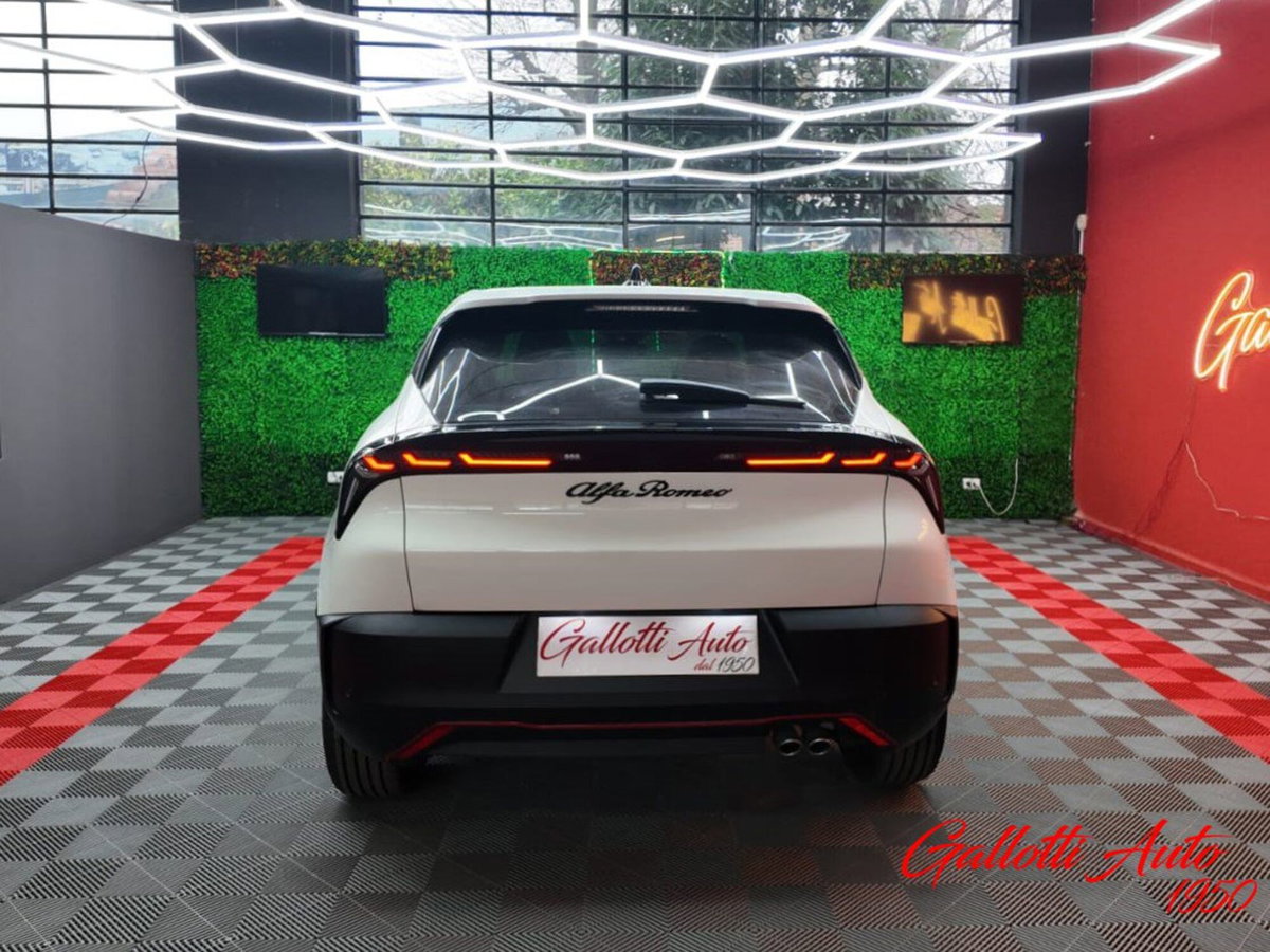 Alfa Romeo Junior 1.2 ibrida Sport Speciale 145cv edct6 (8)