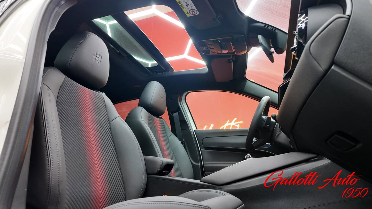 Alfa Romeo Junior 1.2 ibrida Sport Speciale 145cv edct6 (9)