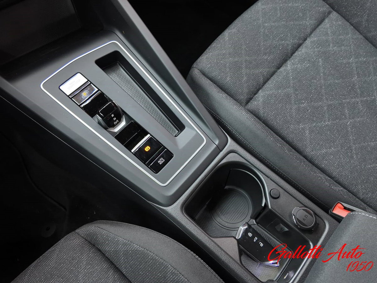 Volkswagen Golf 1.5 eTSI 130 CV EVO ACT DSG R-Line (14)