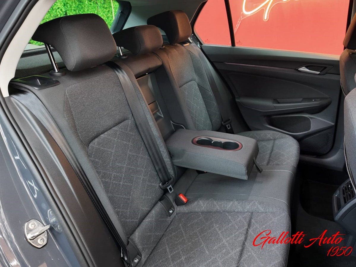 Volkswagen Golf 1.5 eTSI 130 CV EVO ACT DSG R-Line (15)