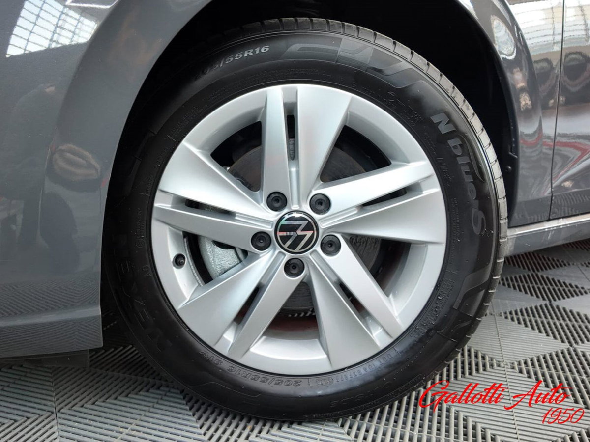Volkswagen Golf 1.5 eTSI 130 CV EVO ACT DSG R-Line (16)