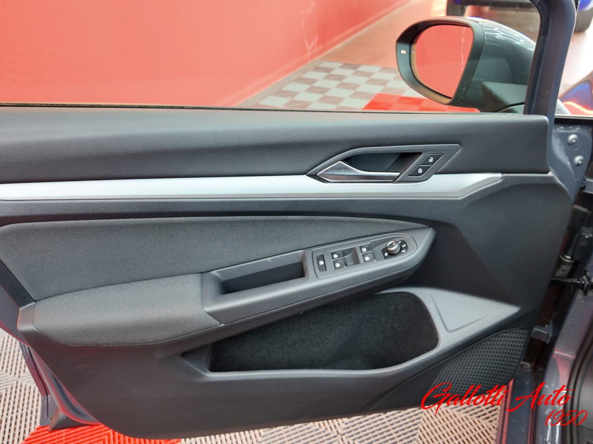 Volkswagen Golf 1.5 eTSI 130 CV EVO ACT DSG R-Line (17)