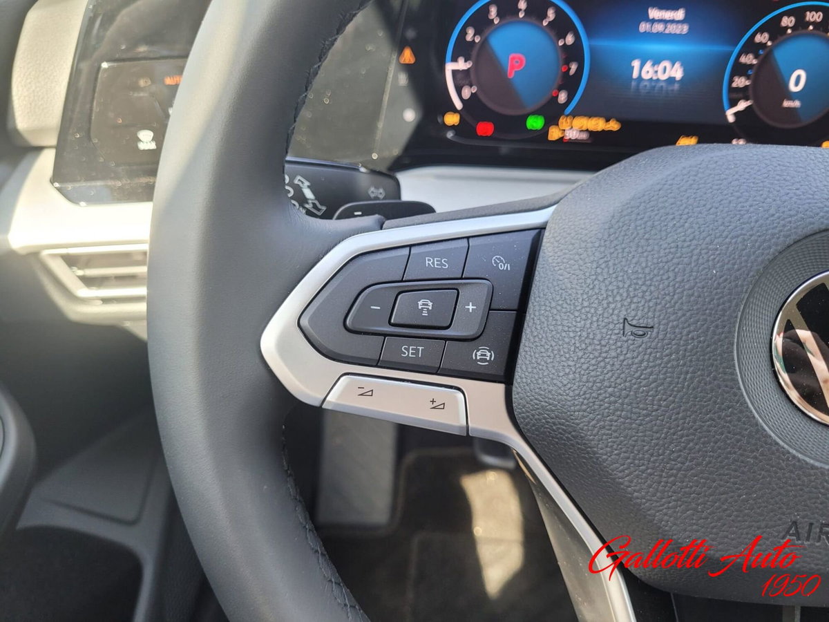 Volkswagen Golf 1.5 eTSI 130 CV EVO ACT DSG R-Line (18)