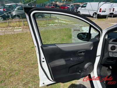 Toyota Yaris 1.0 5 porte Lounge (16)