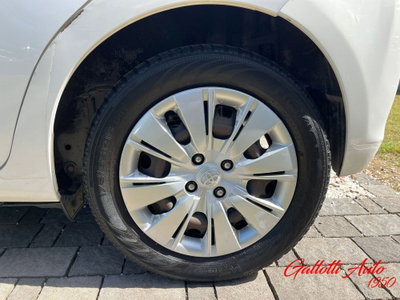 Toyota Yaris 1.0 5 porte Lounge (19)