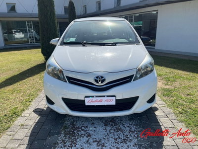 Toyota Yaris 1.0 5 porte Lounge (2)