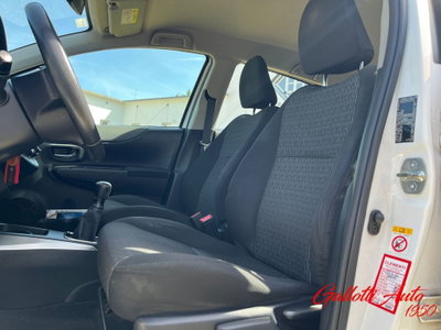 Toyota Yaris 1.0 5 porte Lounge (8)