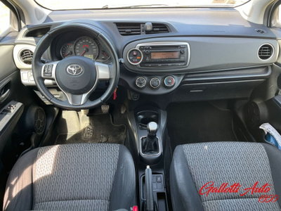 Toyota Yaris 1.0 5 porte Lounge (9)