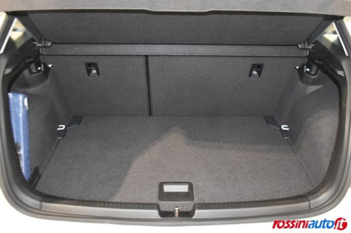 Volkswagen Polo 1.0 tsi Life 95cv (16)