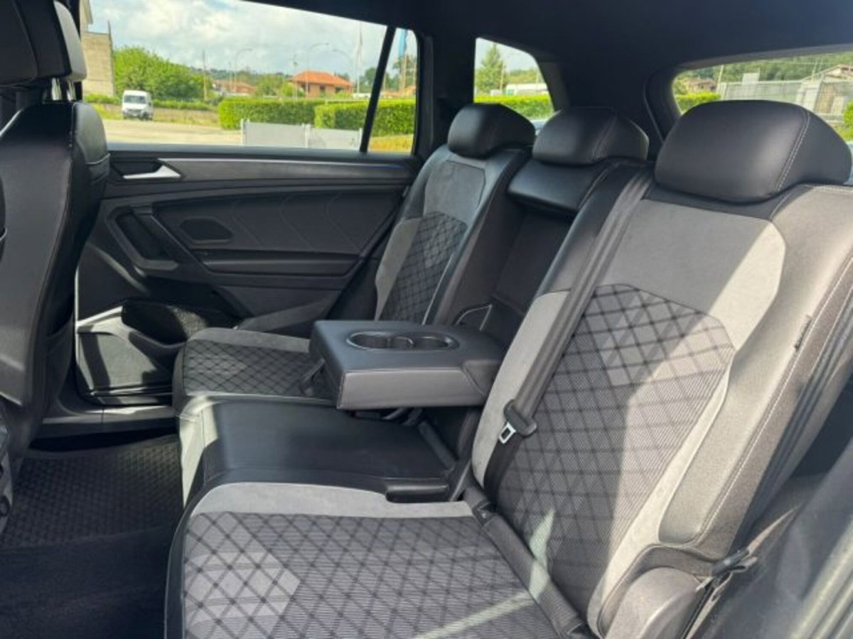 Volkswagen Tiguan Allspace 2.0 TDI 200 CV SCR DSG 4MOTION R-Line (17)