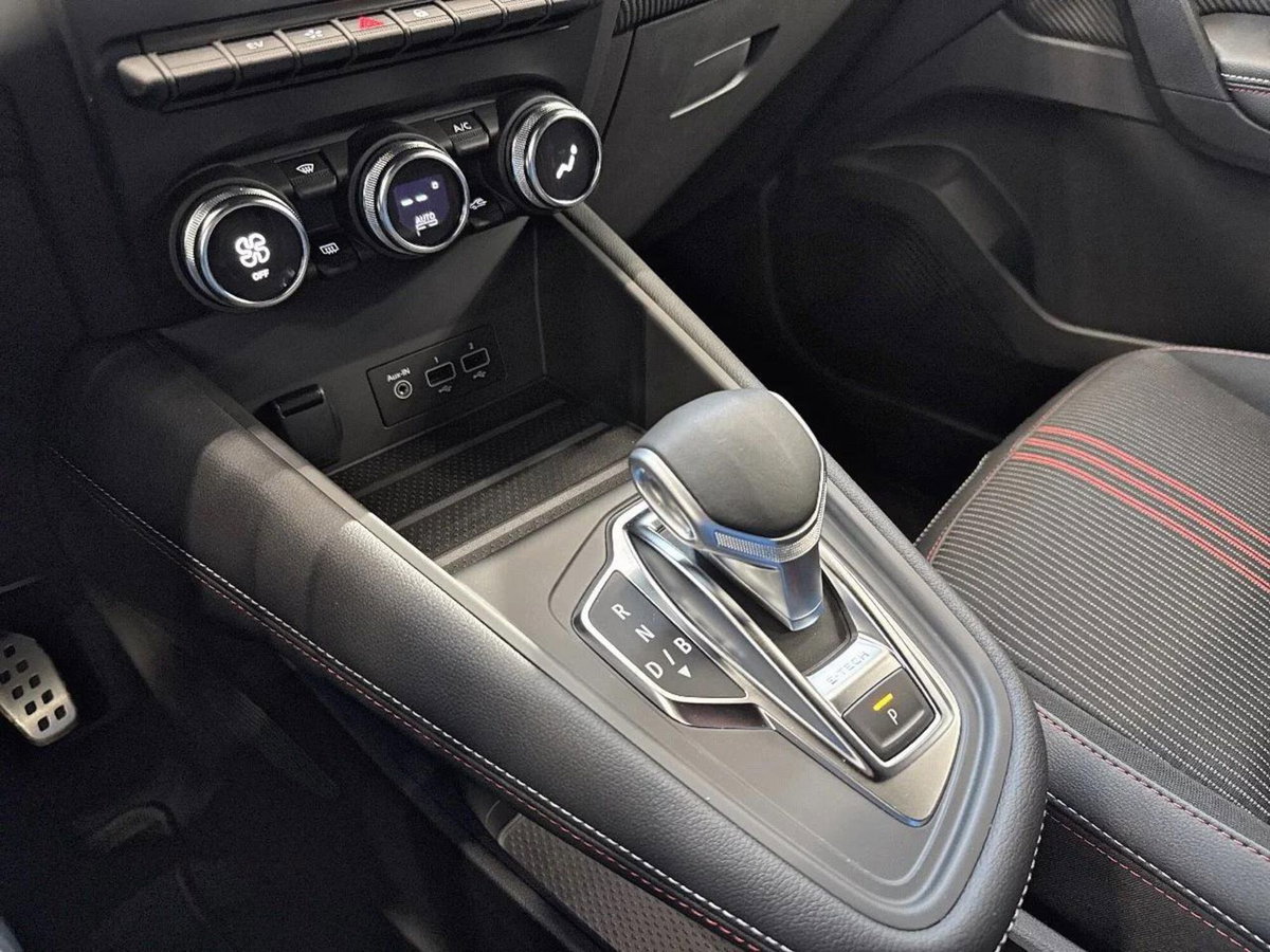 Renault Captur Full Hybrid E-Tech 145 CV RS Line (8)
