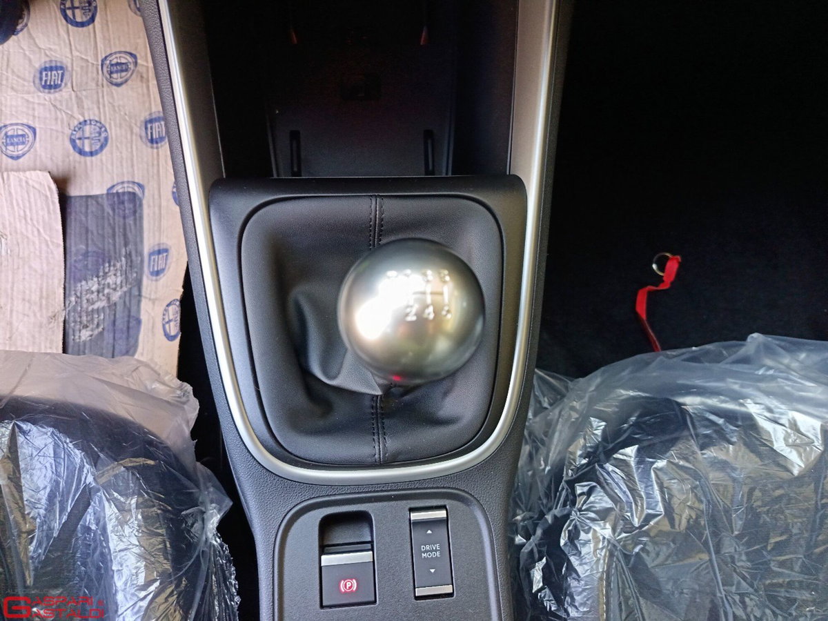 Jeep Avenger 1.2 turbo Summit fwd 100cv (17)