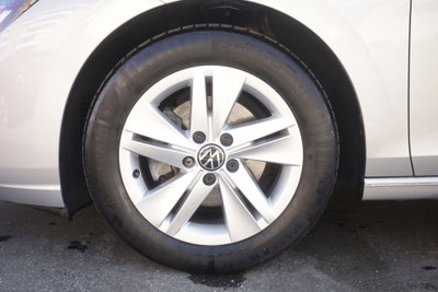Volkswagen Golf 1.5 TGI DSG Life (5)