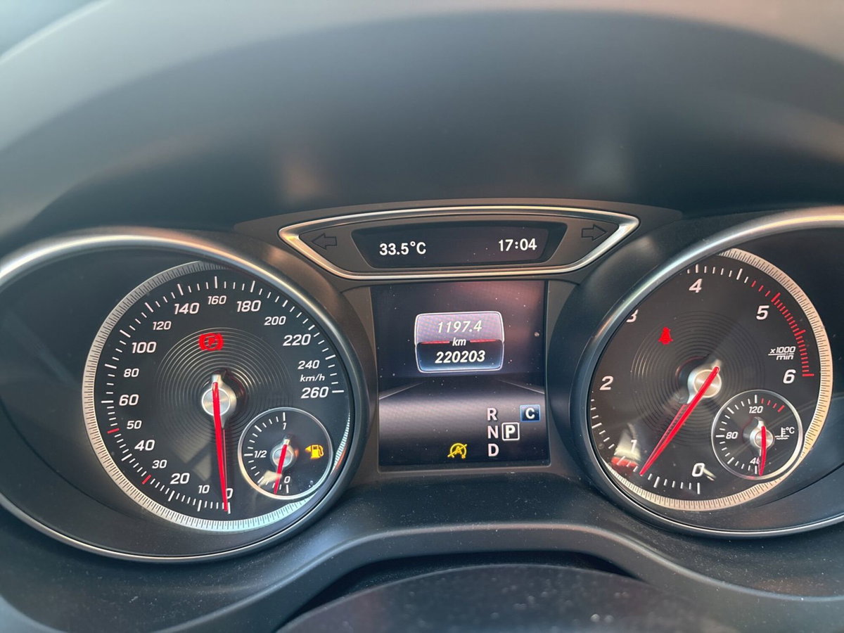 Mercedes-Benz CLA Shooting Brake 220 d Automatic Sport (14)