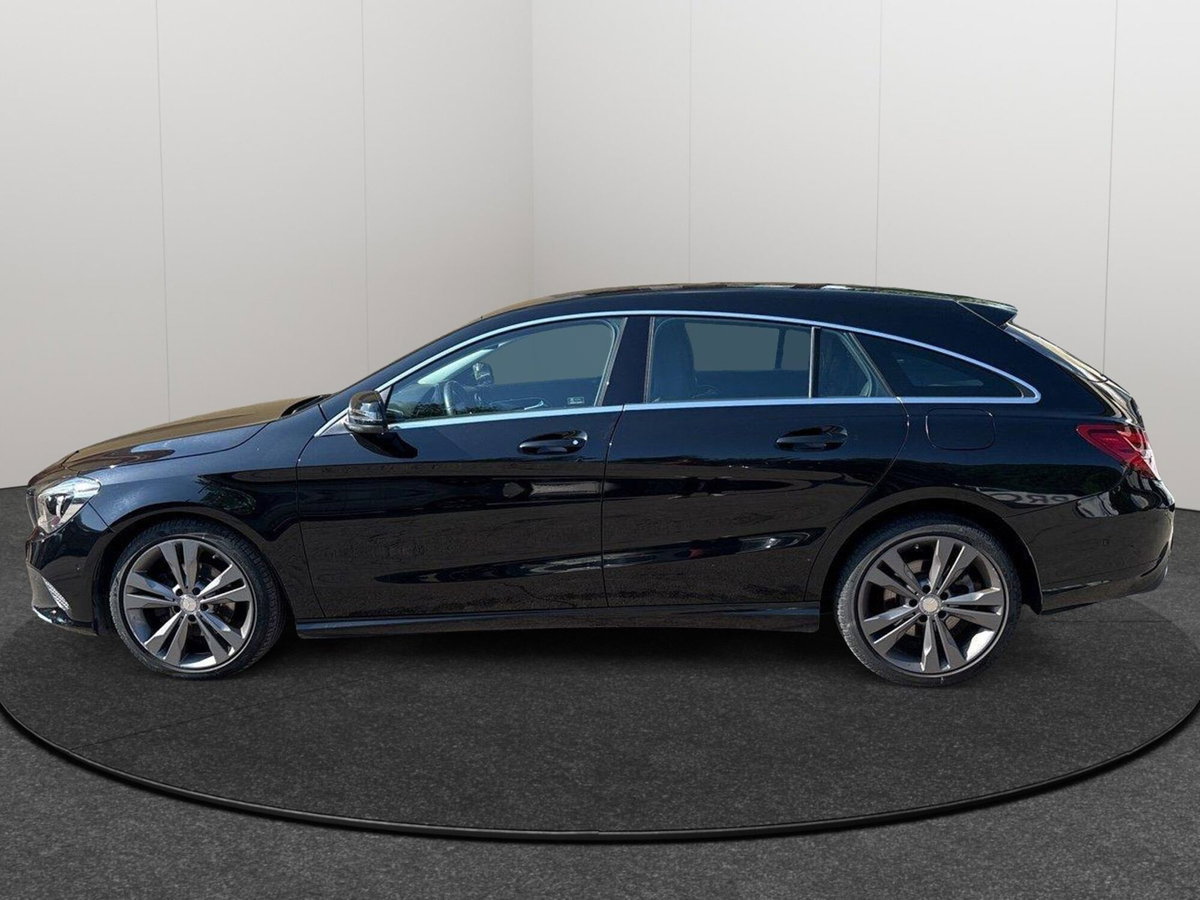 Mercedes-Benz CLA Shooting Brake 220 d Automatic Sport (2)