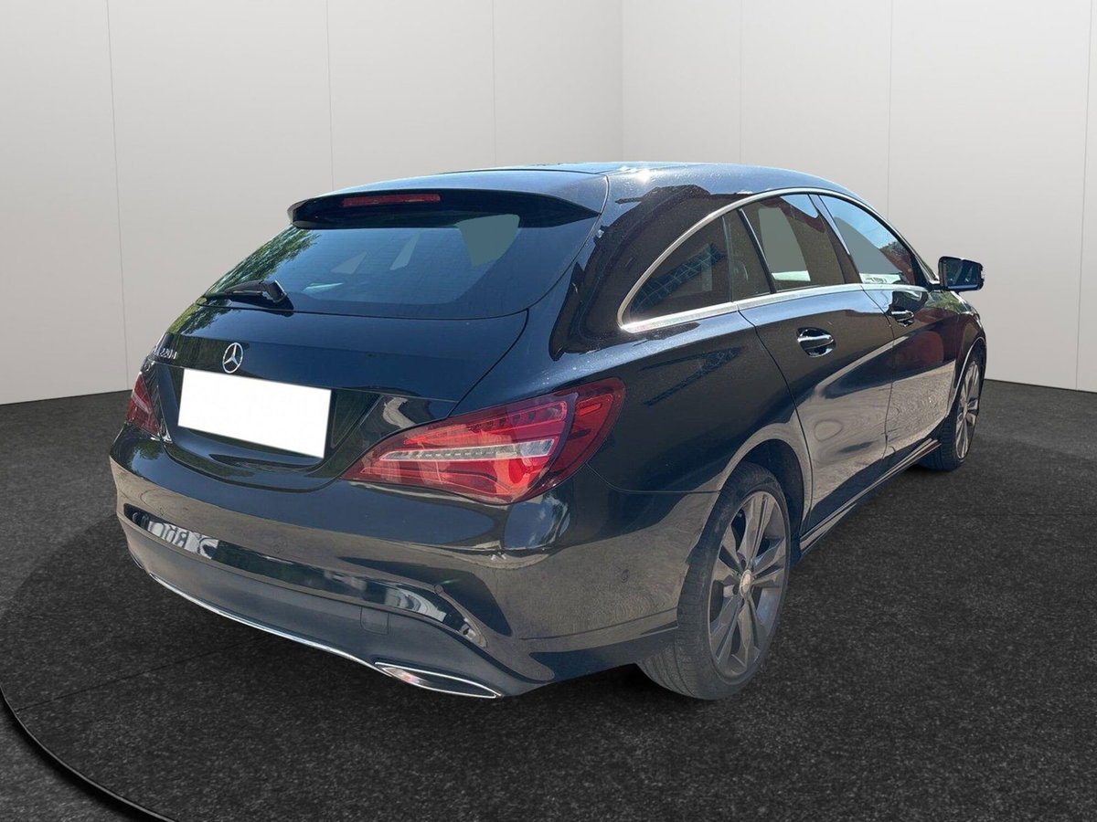 Mercedes-Benz CLA Shooting Brake 220 d Automatic Sport (3)