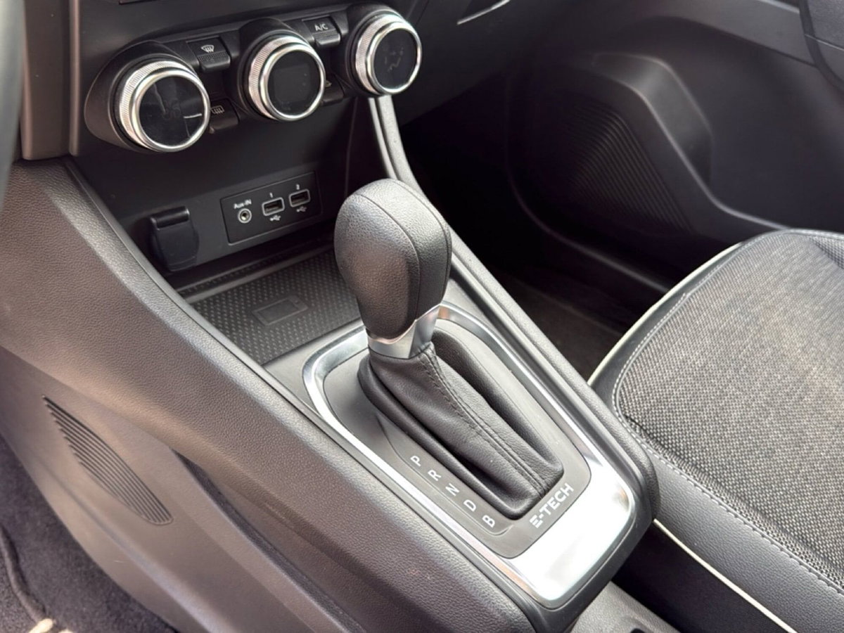 Renault Captur Full Hybrid E-Tech 145 CV Techno (13)