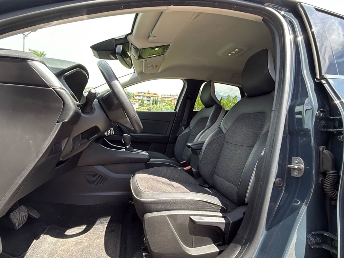 Renault Captur Full Hybrid E-Tech 145 CV Techno (9)